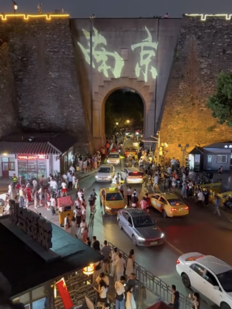 *893576-58A9-48F6-B025-0216E84CB42B